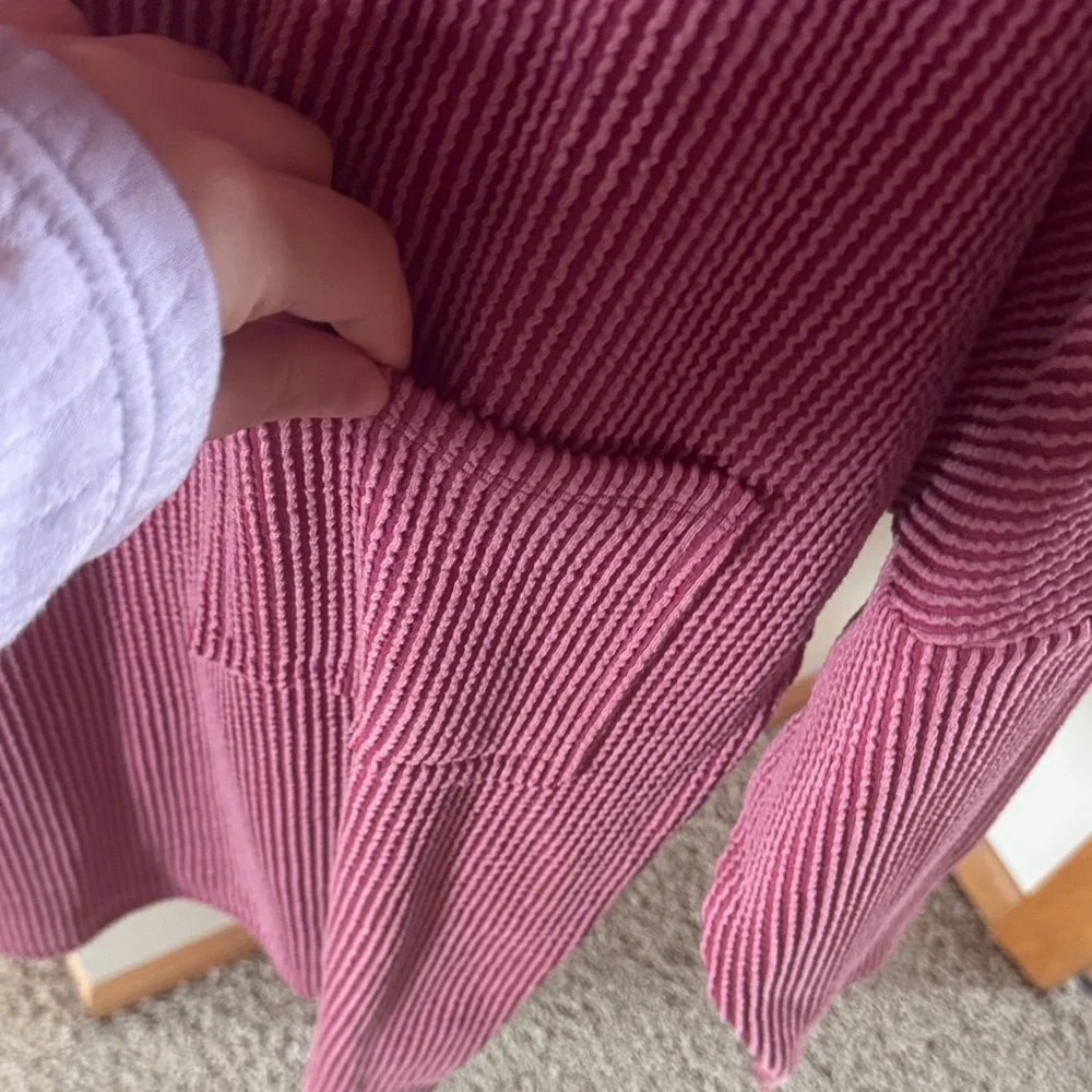 BiBi Pink Ribbed V‑Neck Pocket Top - Picture 5 of 6